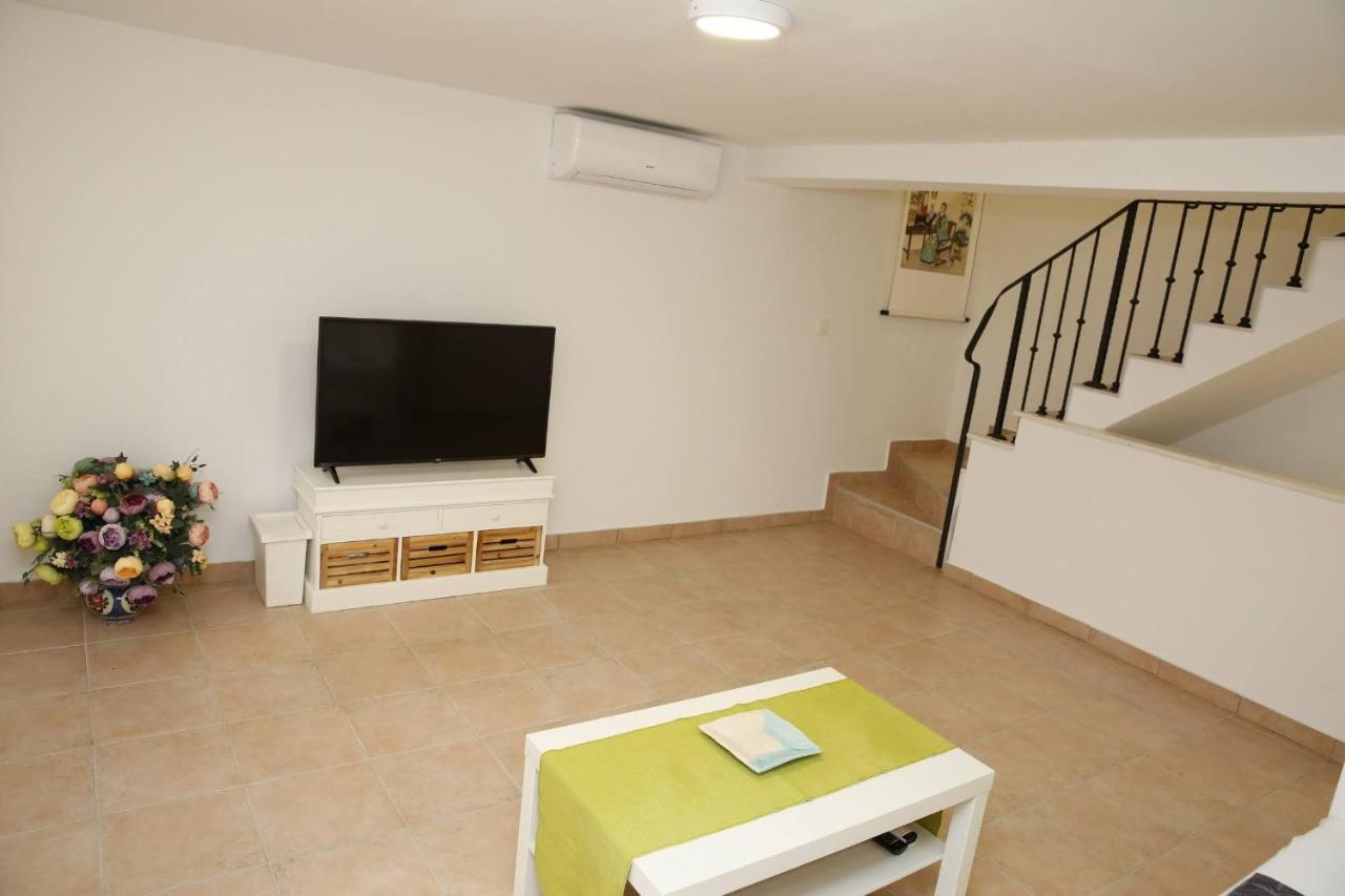 Holiday Home Yan With Bay View Водице Екстер'єр фото